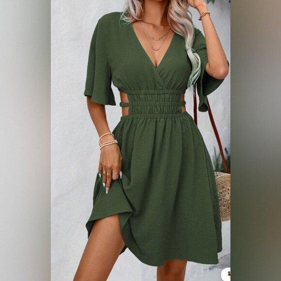 Dresses & Skirts - Cut Out Waist Butterfly Sleeve Dress